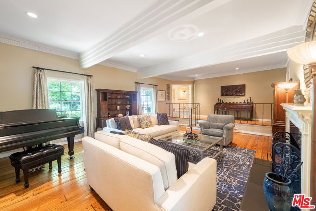 4722 Noeline Avenue, Encino CA: https://media.crmls.org/mediaz/ad7e03e9-7429-465d-a276-e5daa7a7edf8.jpg