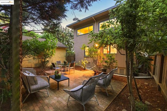971 Santa Barbara Rd, Berkeley CA: https://media.crmls.org/mediaz/ad7e2cd7-ca15-469e-8ced-5179d359eeae.jpg