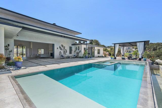 573 Lilac Ranch Rd, Alpine CA: https://media.crmls.org/mediaz/ad7e74de-cf92-4986-b623-9fa513c5908c.jpg