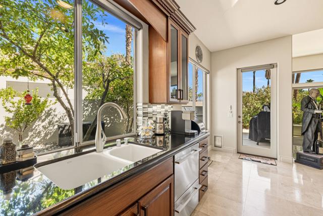 334 Crest Lake Drive, Palm Desert, CA 92211
