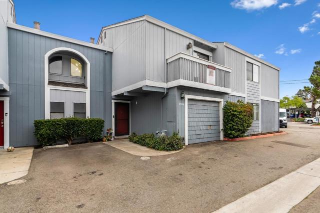 2906 Leotar Circle, Santa Cruz CA: https://media.crmls.org/mediaz/ad7ee98f-c54f-48f5-8592-7783ab8eb925.jpg