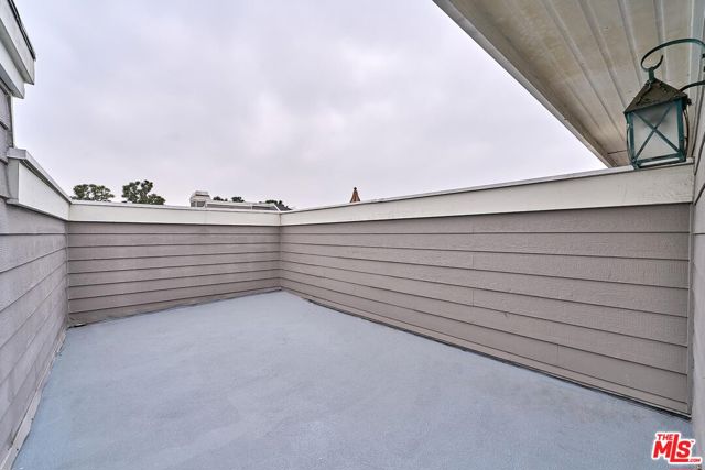 13078 Mindanao Way, Marina del Rey CA: https://media.crmls.org/mediaz/ad7fac44-2fb8-4ee9-a5e1-e76ddf0a5ee4.jpg