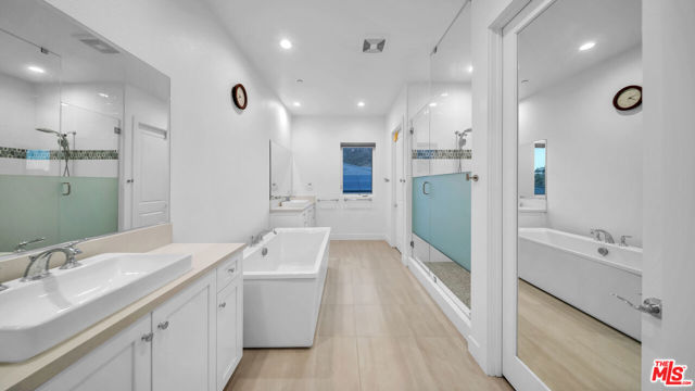 12553 N Ridgeline Road, Porter Ranch CA: https://media.crmls.org/mediaz/ad7fae28-f16a-4dc8-aaff-c36e3d5b7bee.jpg