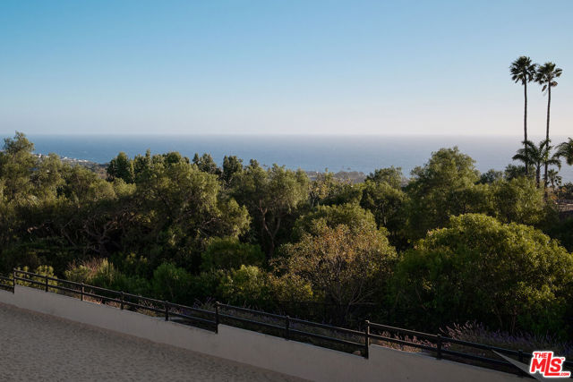29685 Cuthbert Road, Malibu CA: https://media.crmls.org/mediaz/ad7fcb22-93d3-4266-a104-1ae439664a01.jpg