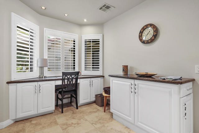 186 Running Springs Drive, Palm Desert CA: https://media.crmls.org/mediaz/ad802290-b3f8-4fb8-89de-83ab89e1e5f6.jpg