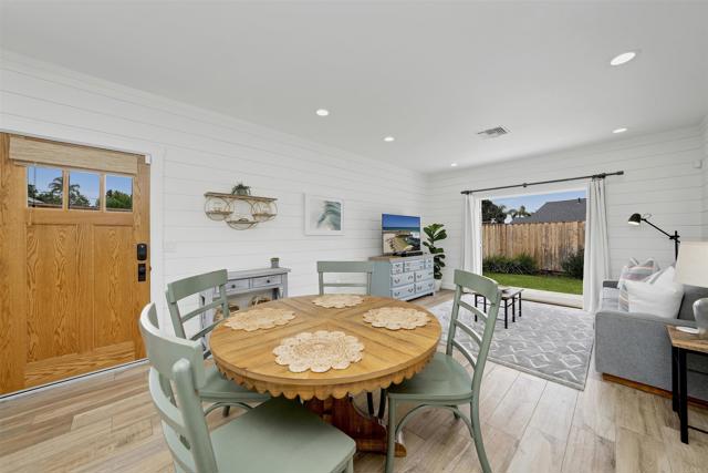 2103 Loquat Place, Oceanside CA: https://media.crmls.org/mediaz/ad81539b-074d-4bd4-99fa-3ec6d2db714e.jpg