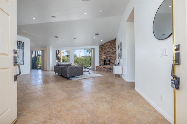79030 Ladera Drive, La Quinta CA: https://media.crmls.org/mediaz/ad817f98-5991-4ec8-8957-92d83cb52bdd.jpg