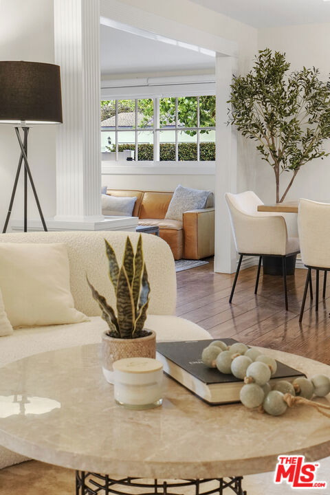 6002 Jumilla Avenue, Woodland Hills CA: https://media.crmls.org/mediaz/ad826ac7-f176-4a74-96a3-c8f95456c440.jpg