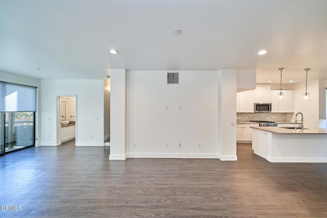 Detail Gallery Image 14 of 42 For 4201 Pennsylvania Ave #C2,  Glendale,  CA 91214 - 4 Beds | 4 Baths