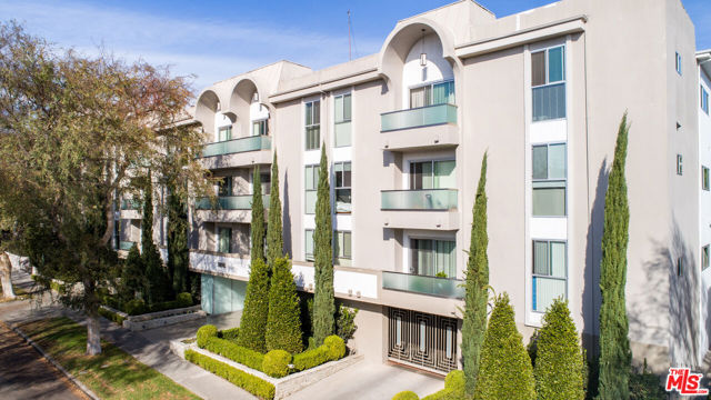 1818 Thayer Avenue, Los Angeles CA: https://media.crmls.org/mediaz/ad8333b4-9e5a-4aa7-96f4-a67928f55f88.jpg