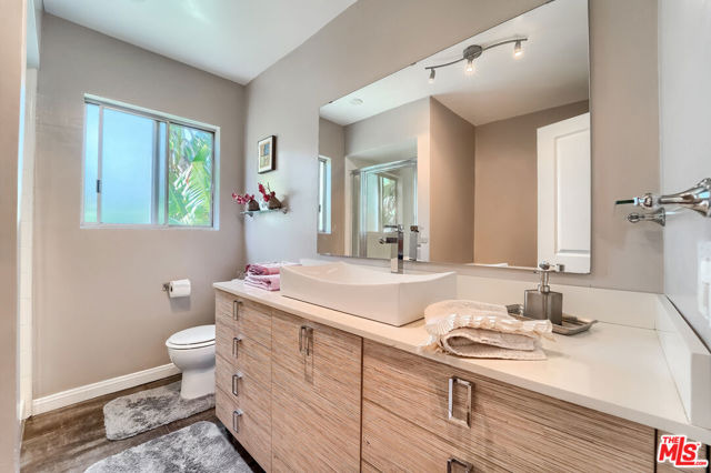 910 S HOLT Avenue, Los Angeles CA: https://media.crmls.org/mediaz/ad83b4d8-580f-4bfe-ad0b-ff5a1ed3d1ed.jpg