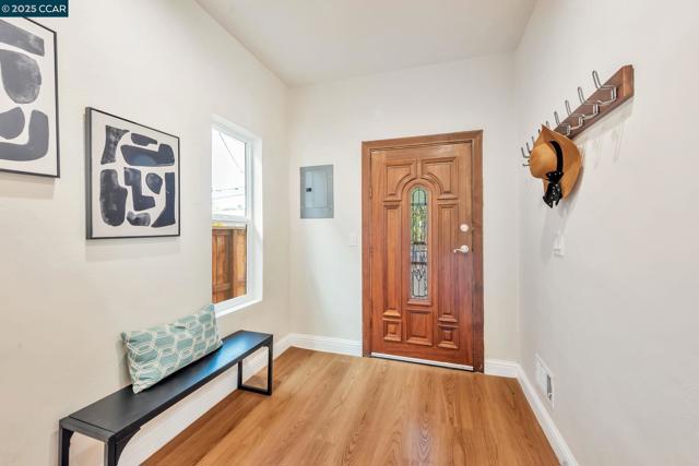 941 45Th St, Oakland CA: https://media.crmls.org/mediaz/ad83c00d-7e4f-43ed-a707-558b0f2f6906.jpg