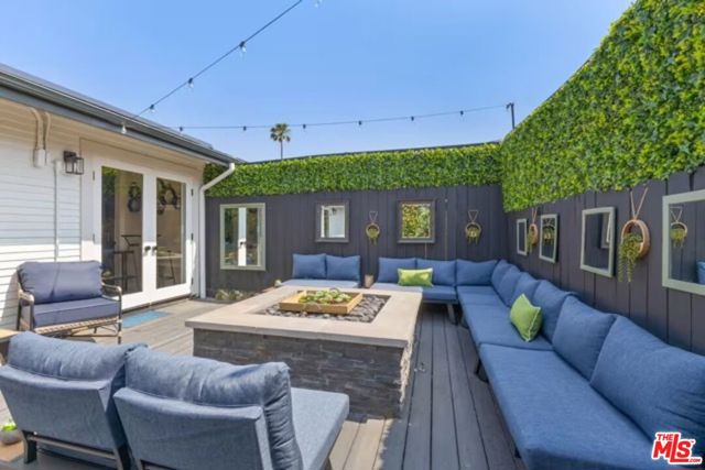 725 N Harvard Boulevard, Los Angeles CA: https://media.crmls.org/mediaz/ad83c83b-3f3e-4df3-941d-3579d0e9daef.jpg