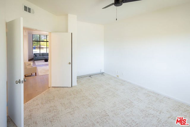 21329 Mulholland Drive, Woodland Hills CA: https://media.crmls.org/mediaz/ad83e6a8-5eac-4c92-98bf-5b8956ba784d.jpg