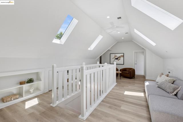 924 Trestle Glen Rd, Oakland CA: https://media.crmls.org/mediaz/ad852636-8bae-44cc-91e0-7c3eb546dc7f.jpg