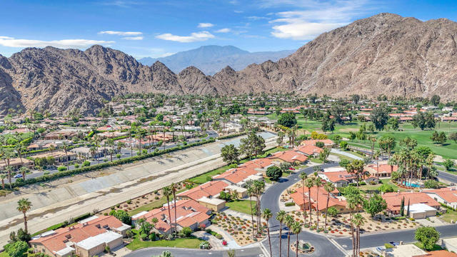 78565 Vista Del Fuente, Indian Wells CA: https://media.crmls.org/mediaz/ad852c52-9432-4de0-b1bd-cc429f3b566f.jpg