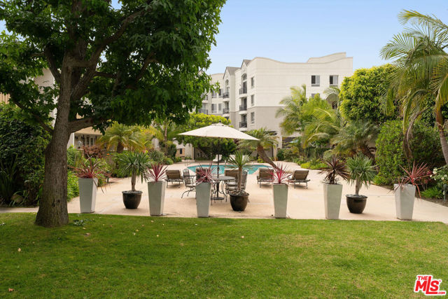 13245 Fiji Way, Marina del Rey CA: https://media.crmls.org/mediaz/ad85cc7f-73be-4842-bcc5-b14a7401c0d6.jpg
