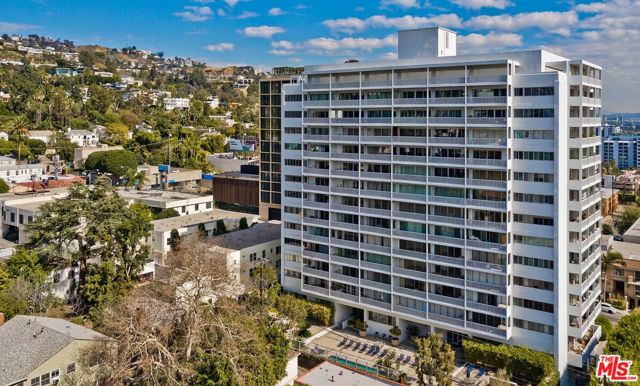999 Doheny Drive, West Hollywood, California 90069, 2 Bedrooms Bedrooms, ,2 BathroomsBathrooms,Condominium,For Sale,Doheny,24407417