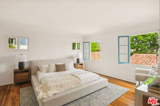 3716 Effingham Place, Los Angeles CA: https://media.crmls.org/mediaz/ad8664ad-aaaf-47cb-805a-559eff6b01bb.jpg