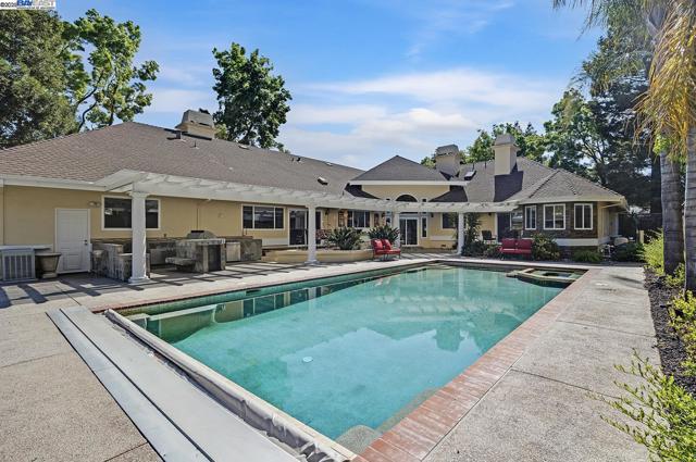 3693 Mohr Ave, Pleasanton CA: https://media.crmls.org/mediaz/ad869ec9-d583-4c2e-ab62-6cfdd1ab4224.jpg