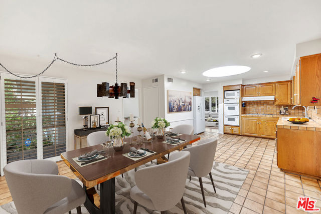 24041 Mariano Street photo 7