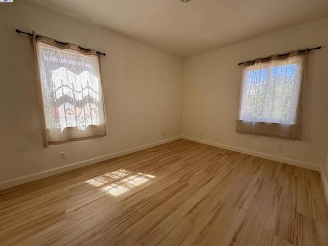 1527 77th Ave, Oakland CA: https://media.crmls.org/mediaz/ad874134-ae9c-44f7-88ad-0984d42bfb65.jpg