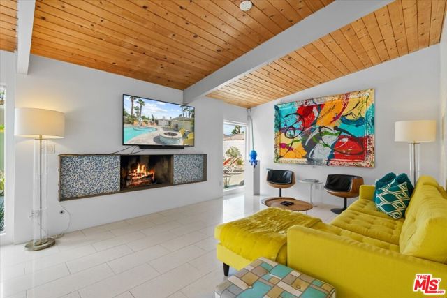 888 E Janet Circle, Palm Springs CA: https://media.crmls.org/mediaz/ad8772db-6520-487f-b77b-517a9e10b42d.jpg