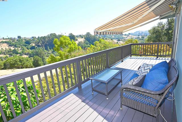 5295 Winifred Dr, Castro Valley CA: https://media.crmls.org/mediaz/ad879c9d-6e3d-4b04-a571-825556c62102.jpg