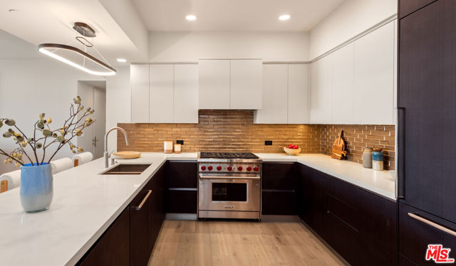 505 Barrington, Los Angeles CA: https://media.crmls.org/mediaz/ad87b9b7-4f4b-4d89-a4a5-8164f31e1e5e.jpg