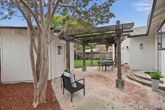 1059 Nilda Avenue, Mountain View CA: https://media.crmls.org/mediaz/ad87e008-9f17-40b1-8940-e78b83922259.jpg