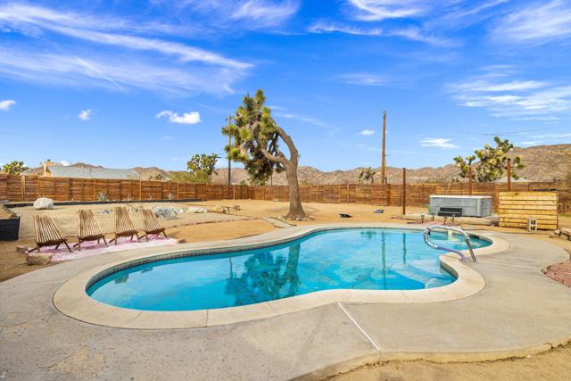 7552 Elk Trail, Yucca Valley CA: https://media.crmls.org/mediaz/ad87fb2b-f0e5-4561-bccf-b4cb60e96807.jpg