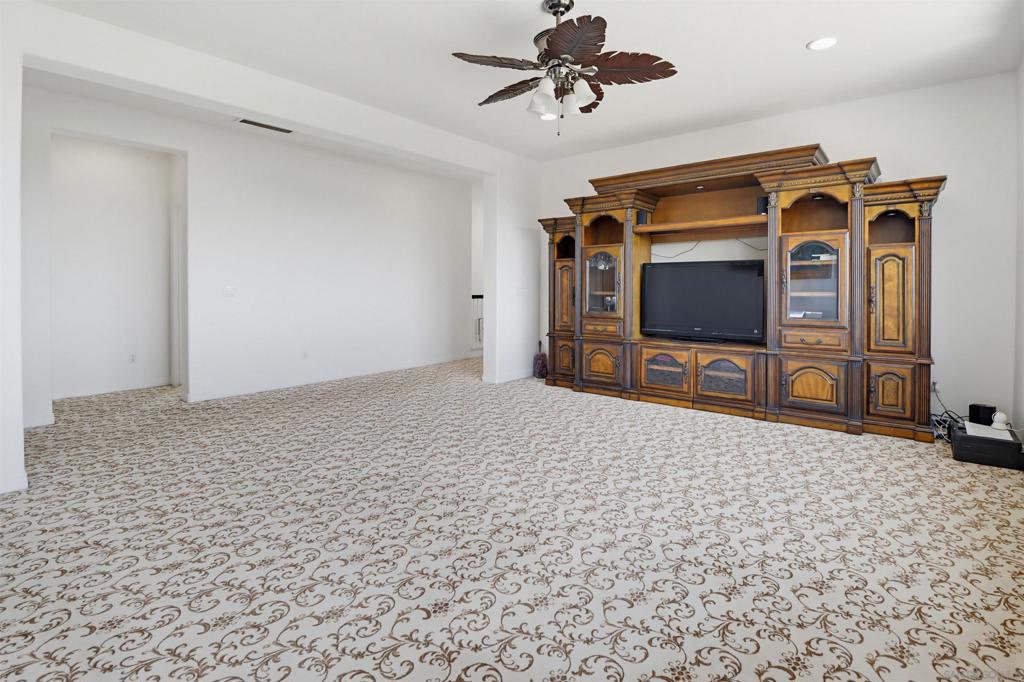 https://media.crmls.org/mediaz/ad8a2ade-3402-4c21-a027-e32c04ee0940.jpg?preset=X-Large