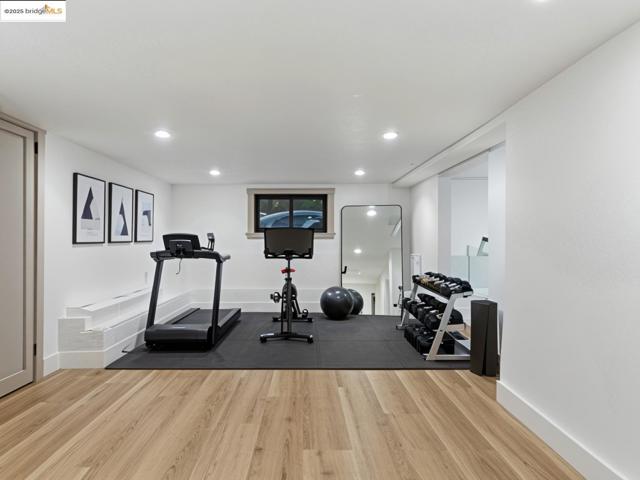 3274 Encinal Ave, Alameda CA: https://media.crmls.org/mediaz/ad8a7e67-3b3e-45aa-a8c2-fb02fbe7a852.jpg