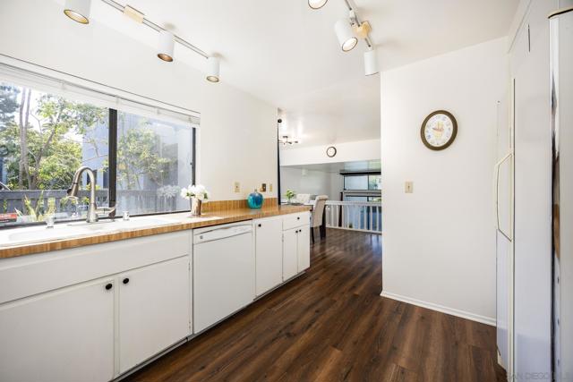 3236 Via Alicante, La Jolla CA: https://media.crmls.org/mediaz/ad8ac0ef-1f86-41c2-b50b-486ebe3b9173.jpg