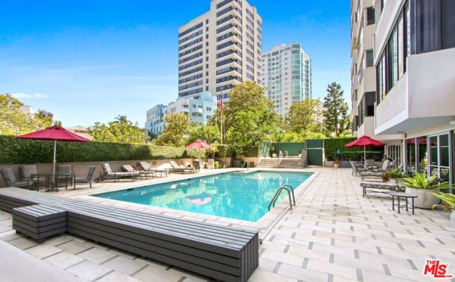865 Comstock Avenue, Los Angeles CA: https://media.crmls.org/mediaz/ad8ac91d-21da-4b88-a110-43a21f36bcf3.jpg