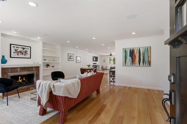 3252 Woodview Dr, Lafayette CA: https://media.crmls.org/mediaz/ad8b9526-1263-4e5e-bf2b-a582e1c8ac38.jpg