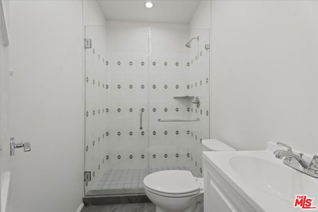 https://media.crmls.org/mediaz/ad8b9c37-a548-46d4-b117-a7b3914f4523.jpg?preset=X-Large