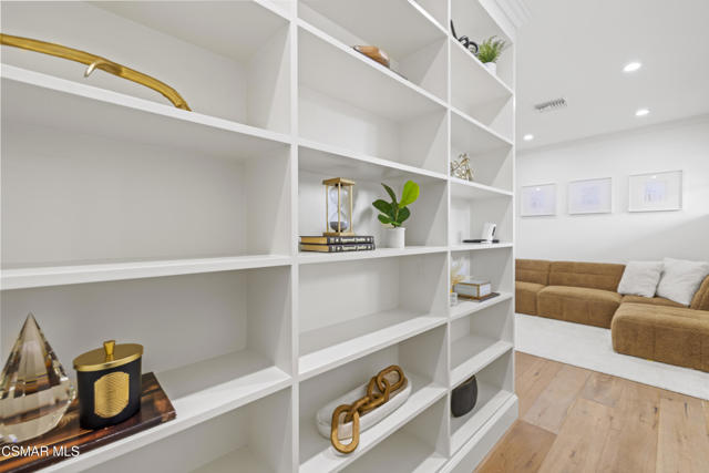 1581 Covington Avenue, Westlake Village CA: https://media.crmls.org/mediaz/ad8be5b2-6889-46d4-84a1-789bfd8c9837.jpg