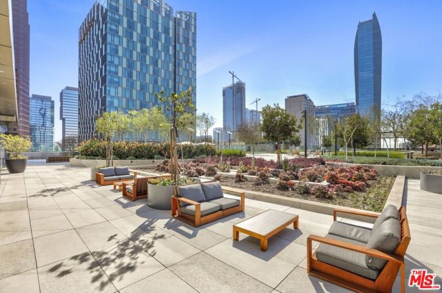 889 Francisco Street, Los Angeles CA: https://media.crmls.org/mediaz/ad8c12c3-61be-41c1-bbbf-da33d305b2dd.jpg