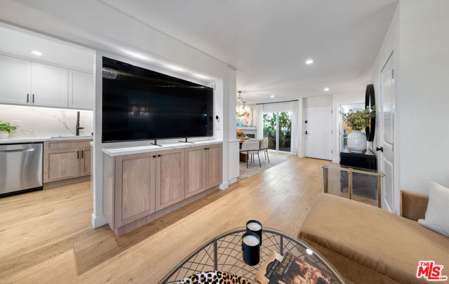 1239 9th Street, 4 photo 3