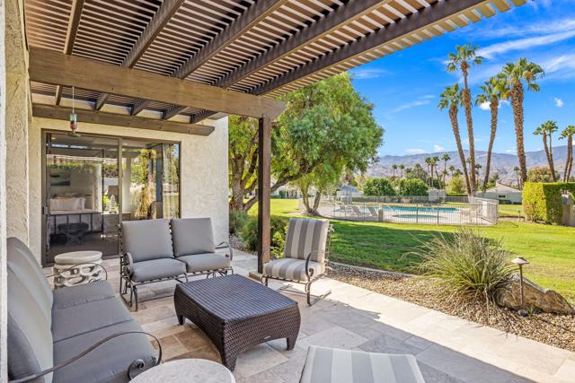730 Inverness Drive, Rancho Mirage CA: https://media.crmls.org/mediaz/ad8c4fc9-f3e9-408c-bf23-26d519b94867.jpg