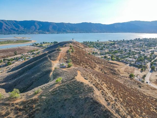 532 Enzo St, Lake Elsinore CA: https://media.crmls.org/mediaz/ad8d3a7f-f1f4-437e-bebc-8ad58caa575b.jpg