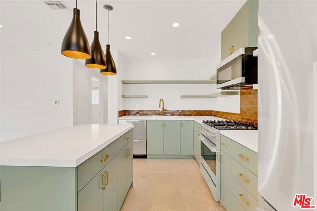 210 S Hamilton Drive, Beverly Hills CA: https://media.crmls.org/mediaz/ad8d54e0-55d5-43f6-b735-9b8a18317bb4.jpg