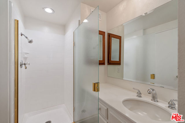 1943 Stonesgate Street, Westlake Village CA: https://media.crmls.org/mediaz/ad8d756e-74da-4ddd-8b62-de8898dccff9.jpg
