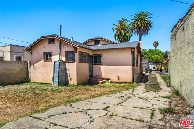 604 W 106th Street, Los Angeles CA: https://media.crmls.org/mediaz/ad8ea669-7613-41f0-ab14-a12a5f60e4a3.jpg