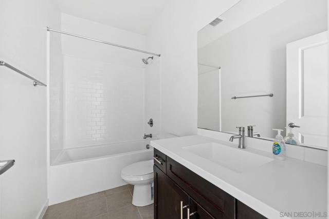 2053 Tango Loop, Chula Vista CA: https://media.crmls.org/mediaz/ad8eafd6-924a-4baa-85c4-1836708f6af4.jpg