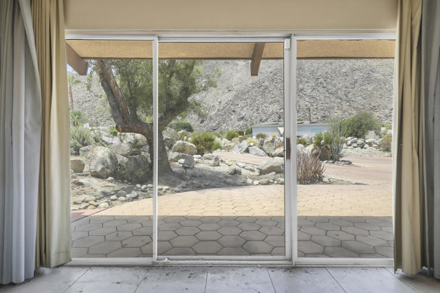 770 S La Mirada Road, Palm Springs CA: https://media.crmls.org/mediaz/ad8ed8cc-43de-46b4-afa1-fef077c18f56.jpg
