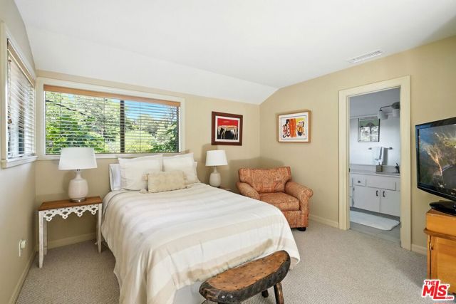 730 Basin Drive, Topanga CA: https://media.crmls.org/mediaz/ad8ef5a5-1f88-4ac4-883b-209a91fcf37d.jpg