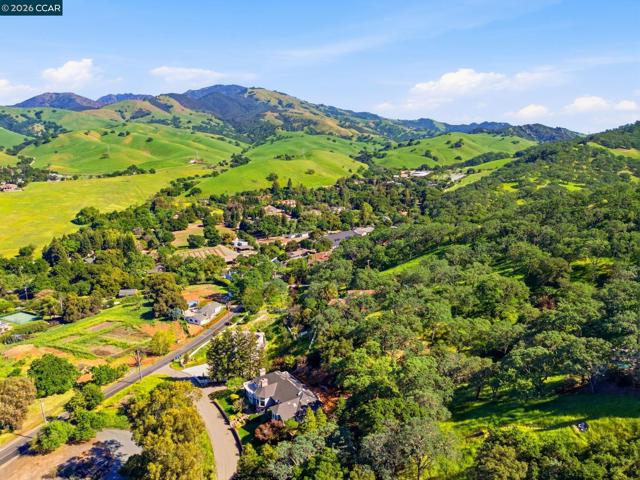 Image 46 of 50 For 725 Castle Rock Rd