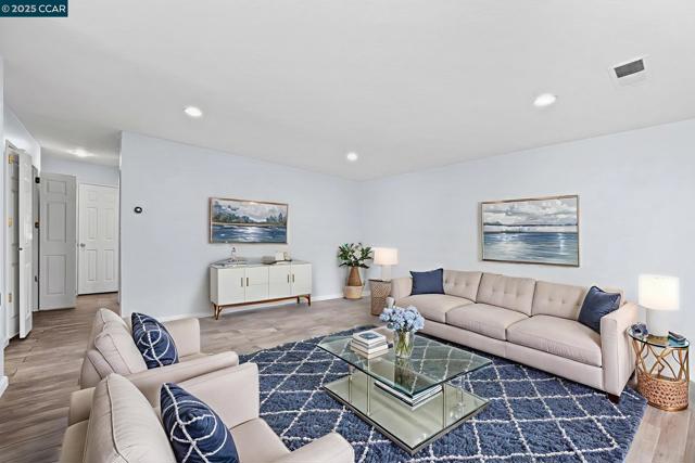 2749 Fountainhead Dr, San Ramon CA: https://media.crmls.org/mediaz/ad90be7e-22ac-4c55-95f0-a9170aa01314.jpg